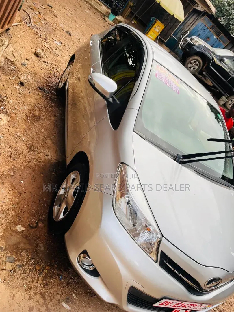 Toyota Vitz 2012 Silver
