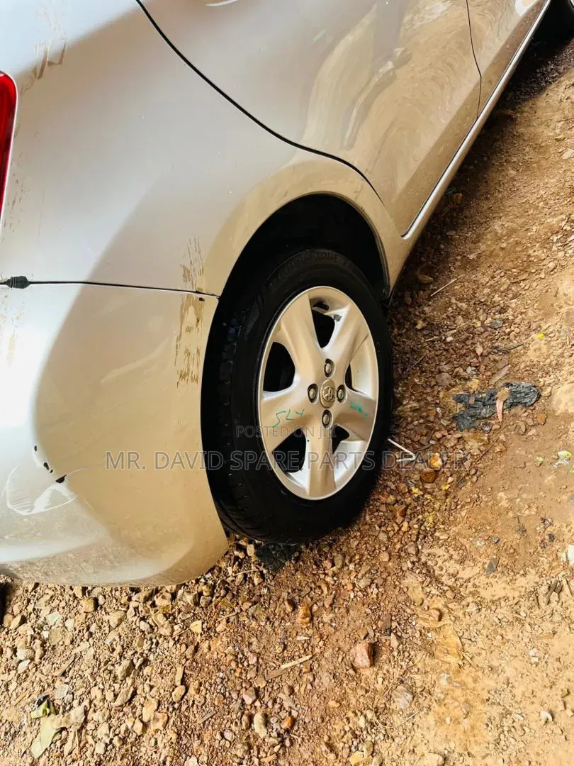 Toyota Vitz 2012 Silver