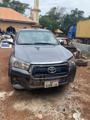 Toyota Hilux 2016 Black