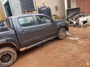 Toyota Hilux 2016 Black