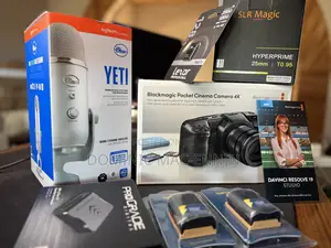 Black Magic Pocket Cinema Camera (Body) + Creator Essentials Kit