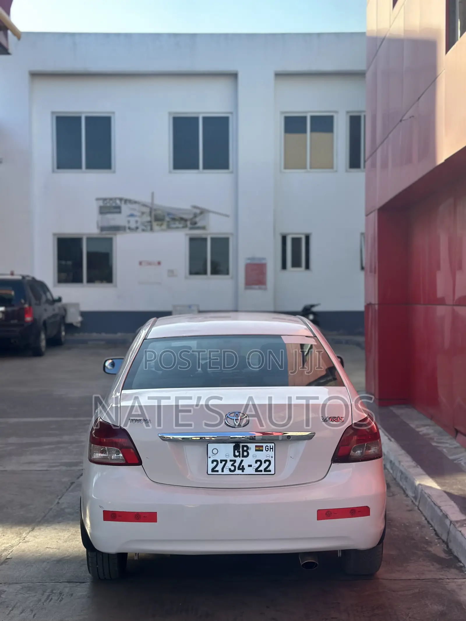 Toyota Yaris Base Sedan 4dr 2010 White