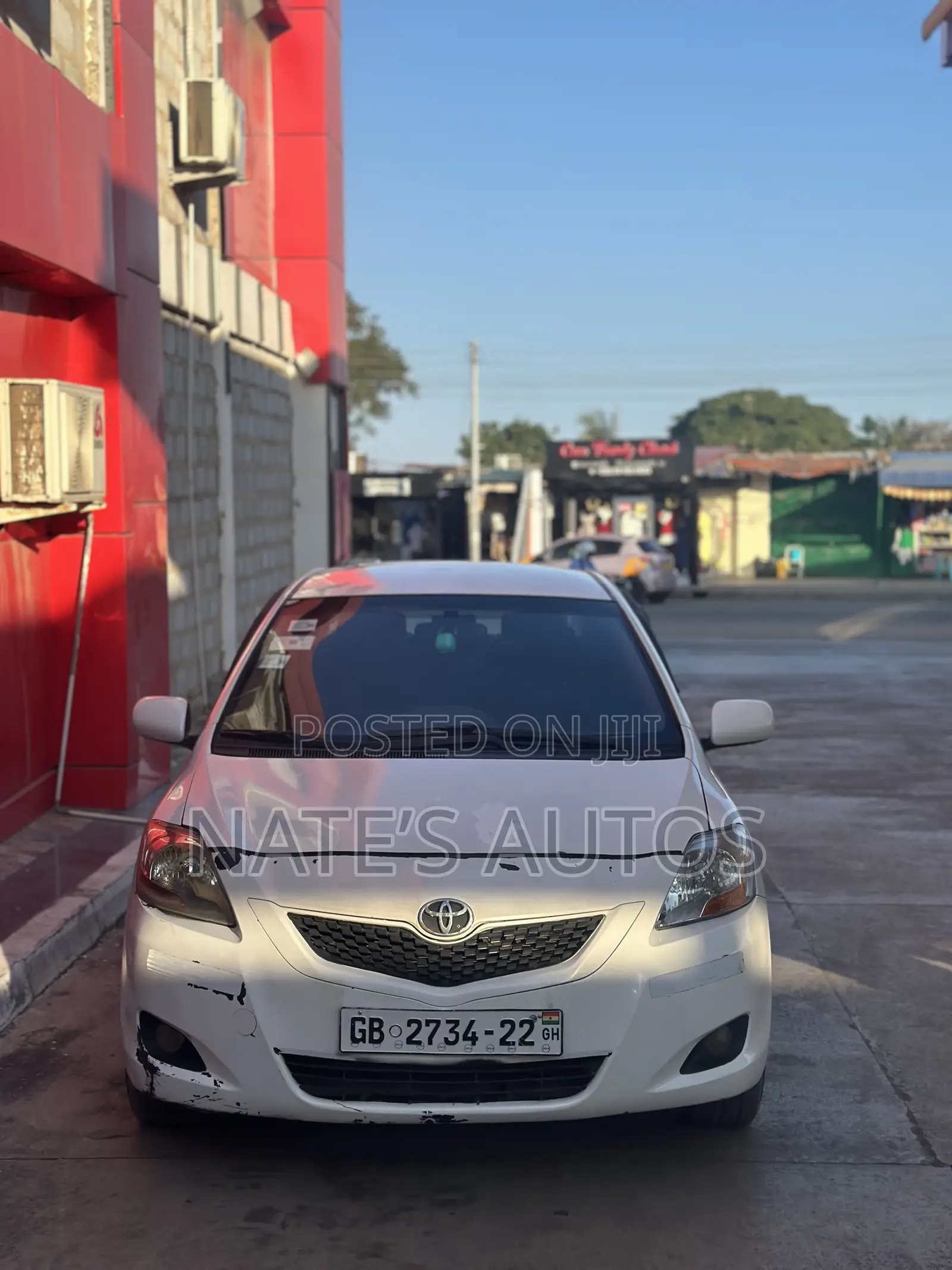 Toyota Yaris Base Sedan 4dr 2010 White