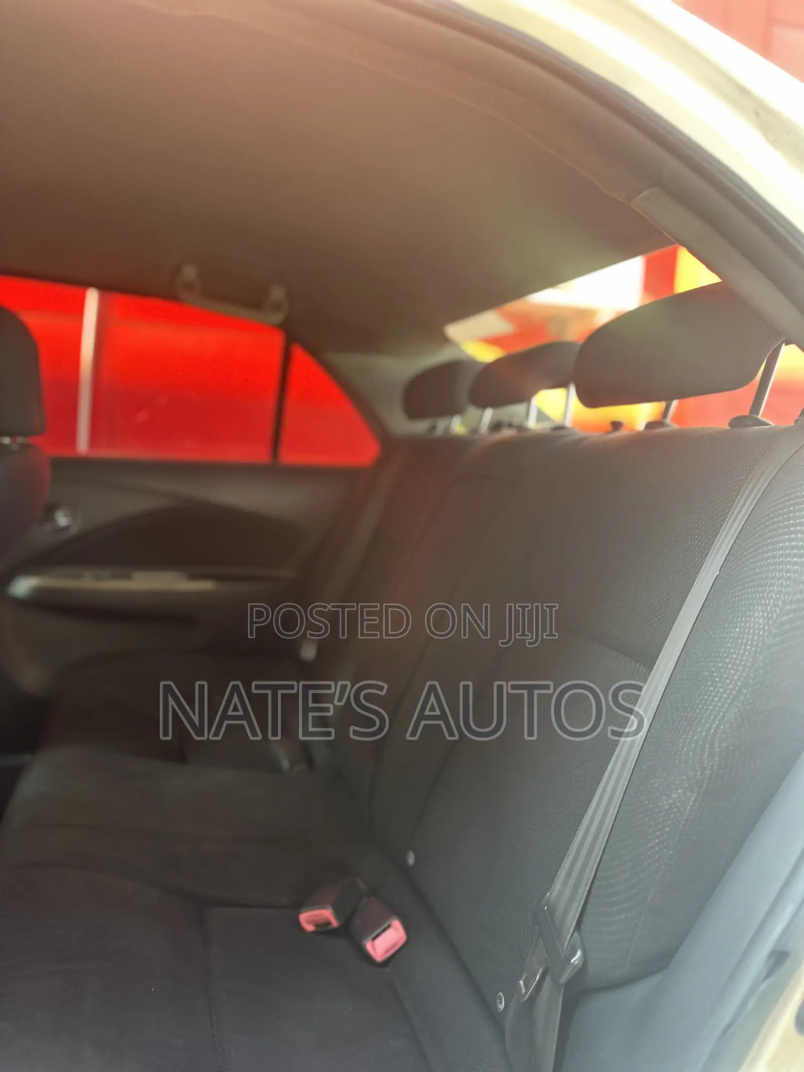 Toyota Yaris Base Sedan 4dr 2010 White
