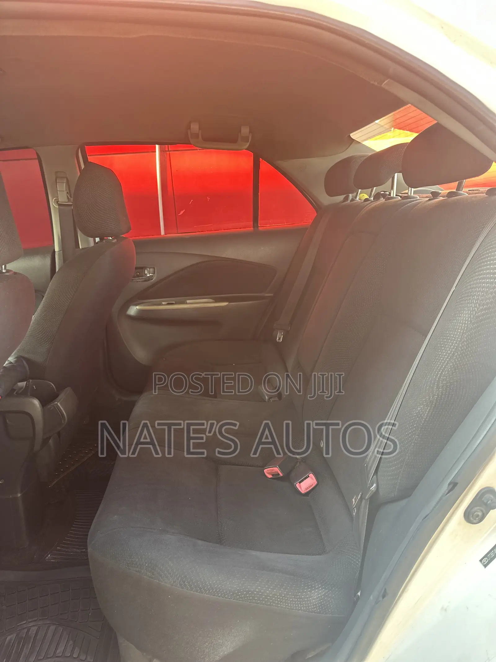 Toyota Yaris Base Sedan 4dr 2010 White