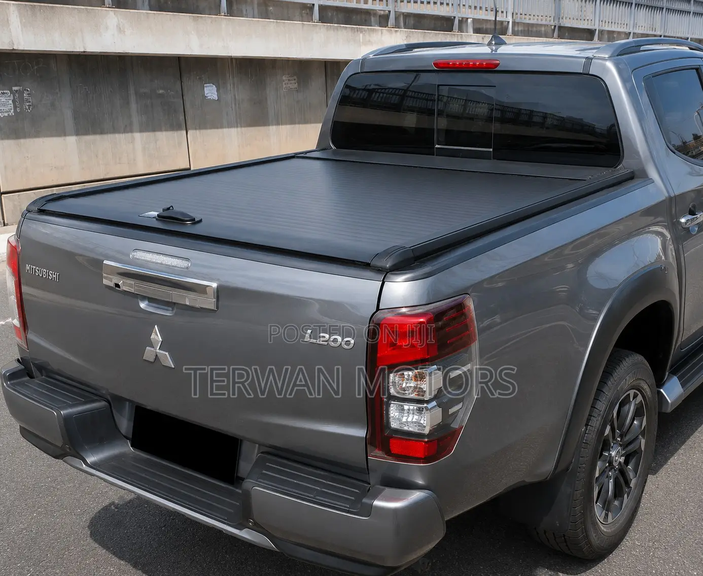 New Retractable Pickup Truck Bed Cover for Mitsubishi L200 / Ridgeline