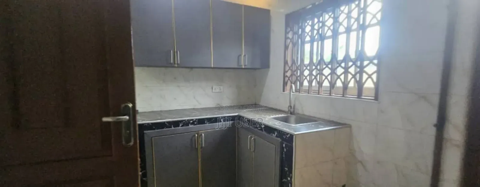 3bdrm Apartment in ....Close To Asap, Ablekuma for rent