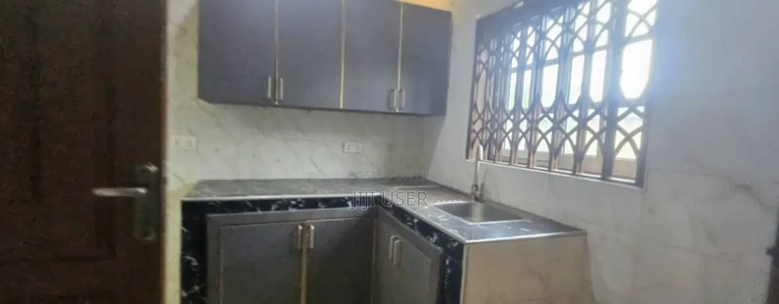 3bdrm Apartment in ....Close To Asap, Ablekuma for rent