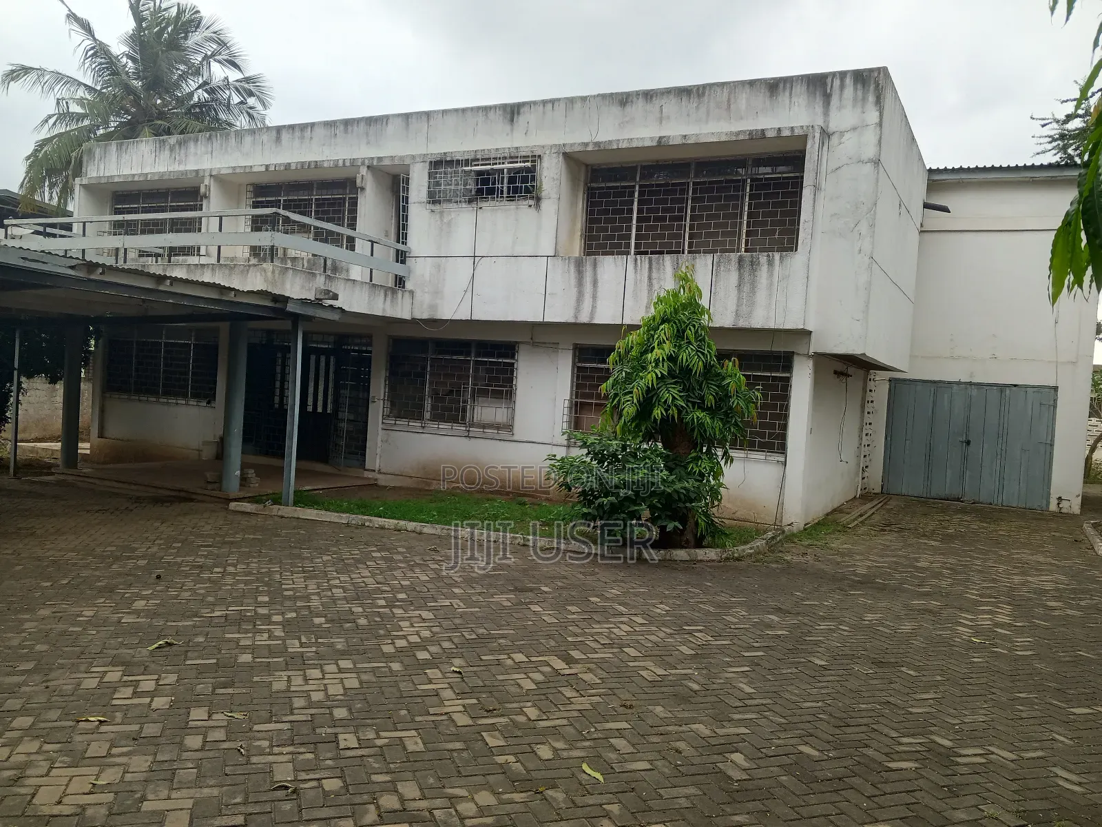 1bdrm Block of Flats in ...., Airport Residential Area for sale