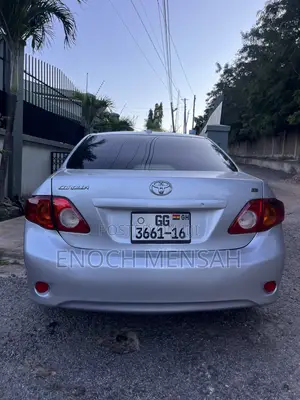 Toyota Corolla LE 4dr Sedan (1.8L 4cyl 4A) 2010 Silver