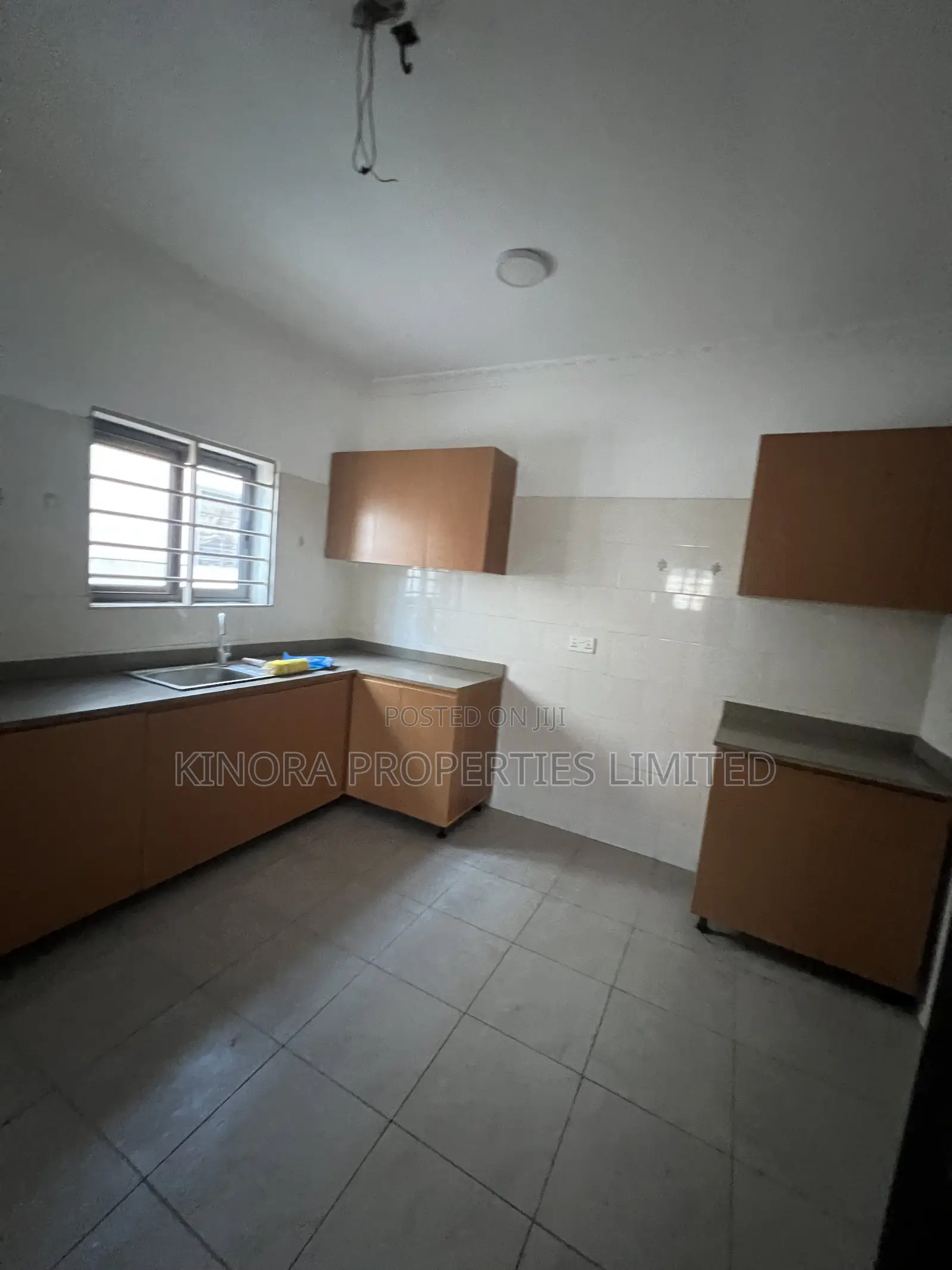 3bdrm Condo in Adenta Ashiyie for rent