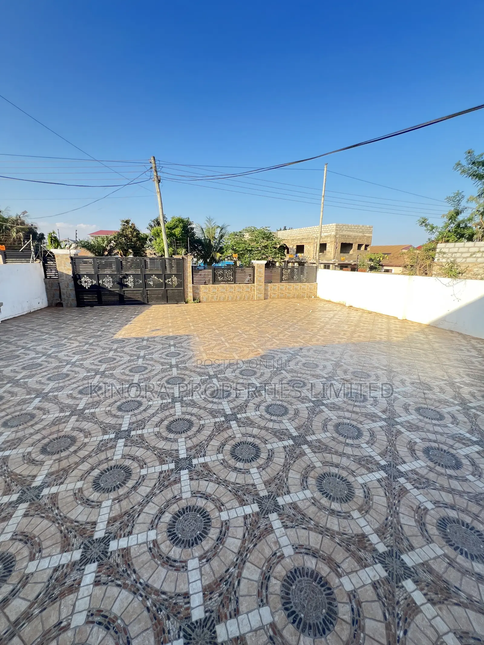 3bdrm Condo in Adenta Ashiyie for rent