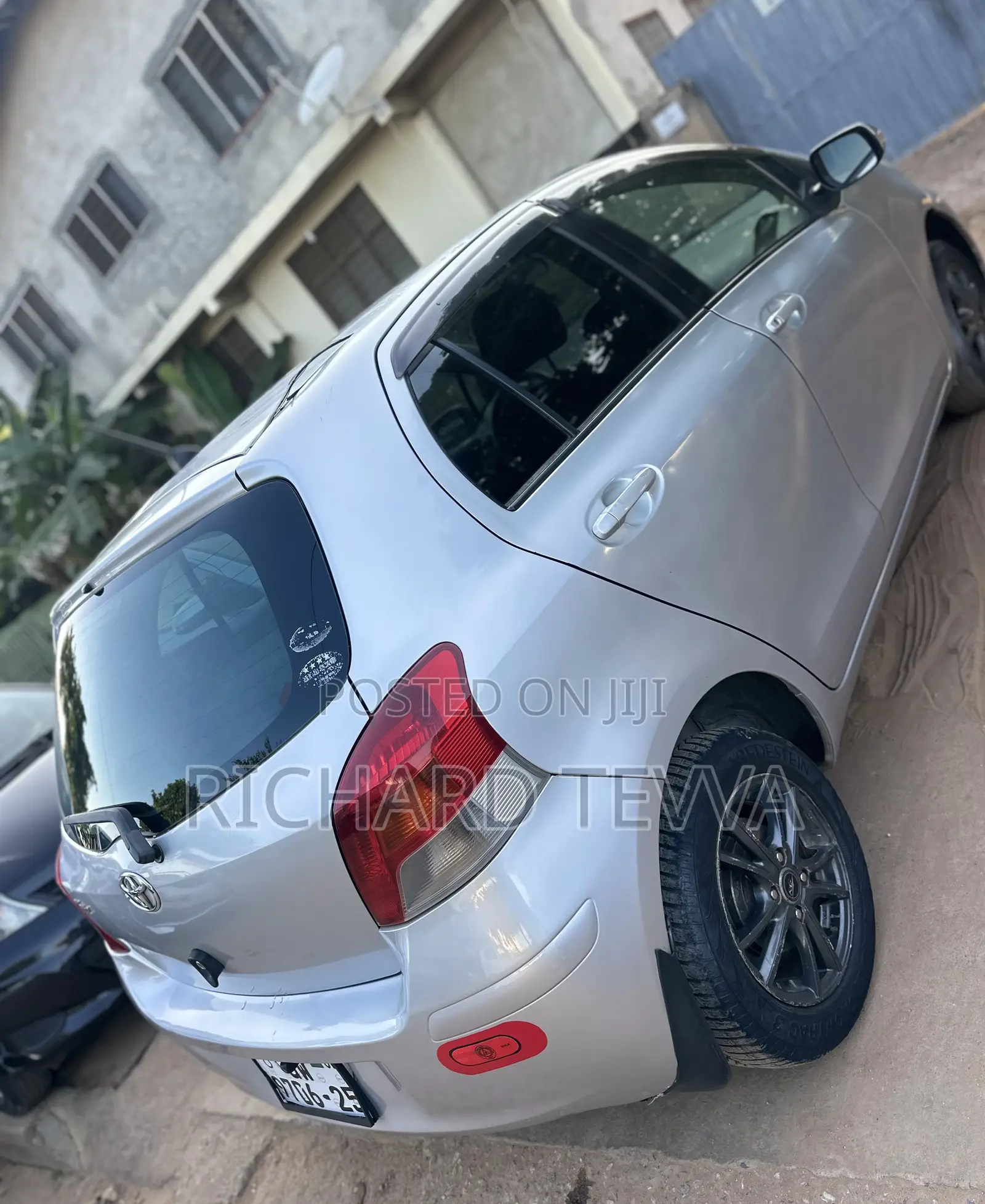 Toyota Vitz 1.3 AWD 5dr 2010 Silver