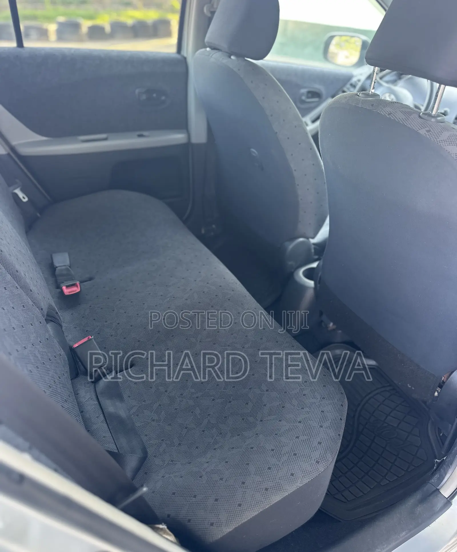 Toyota Vitz 1.3 AWD 5dr 2010 Silver