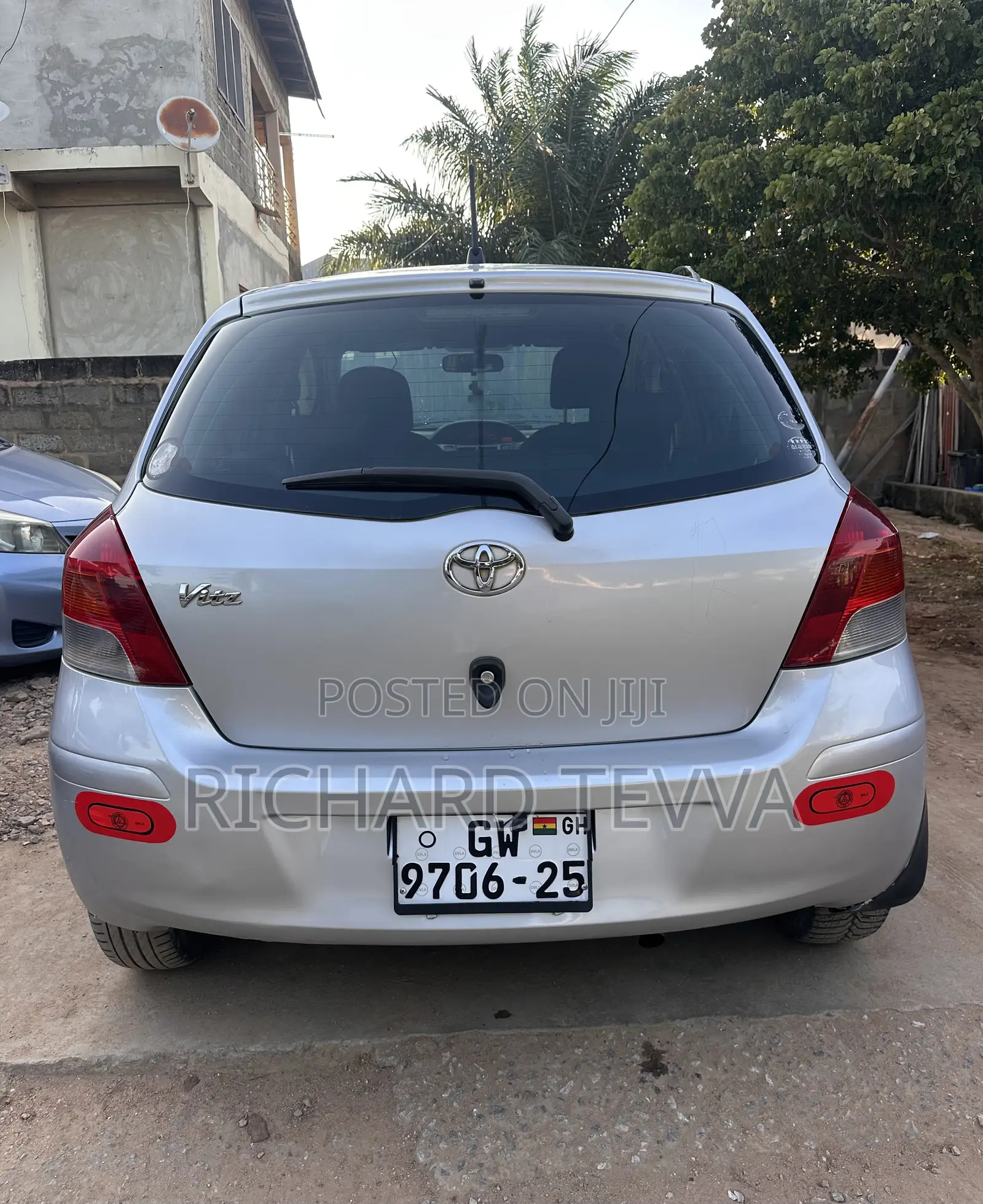Toyota Vitz 1.3 AWD 5dr 2010 Silver