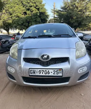 Toyota Vitz 1.3 AWD 5dr 2010 Silver