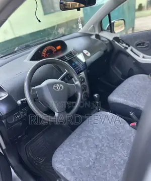 Toyota Vitz 1.3 AWD 5dr 2010 Silver