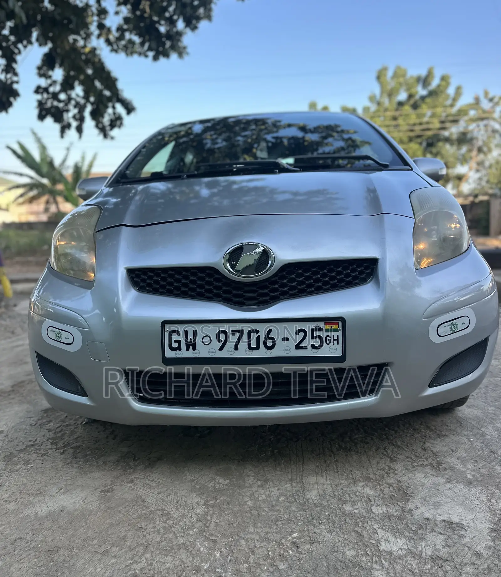 Toyota Vitz 1.3 AWD 5dr 2010 Silver