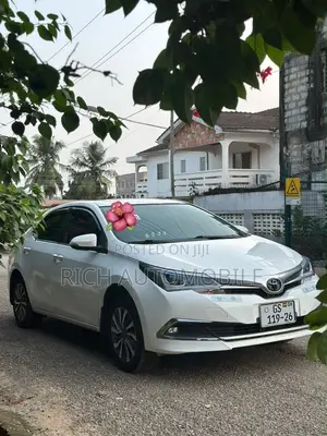 Toyota Corolla XSE (1.8L 4cyl 2A) 2018 White