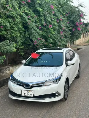 Toyota Corolla XSE (1.8L 4cyl 2A) 2018 White