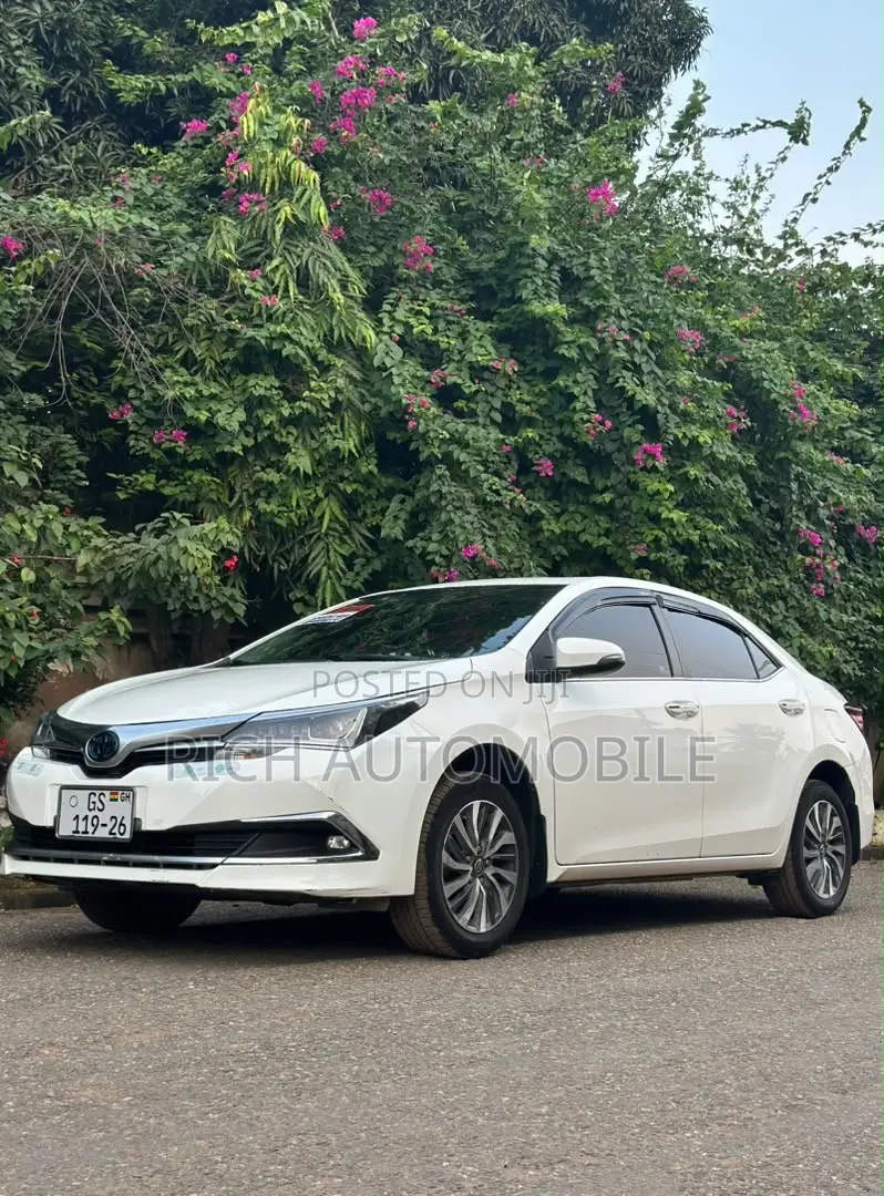 Toyota Corolla XSE (1.8L 4cyl 2A) 2018 White