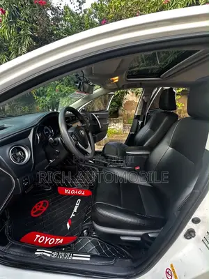 Toyota Corolla XSE (1.8L 4cyl 2A) 2018 White