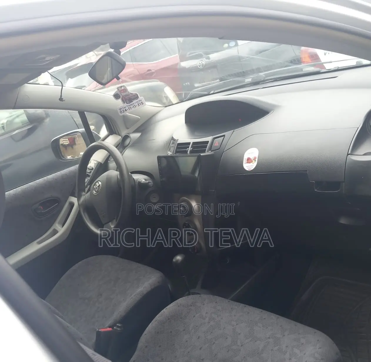 Toyota Vitz 1.3 AWD 5dr 2010 White