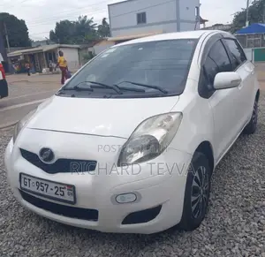 Toyota Vitz 1.3 AWD 5dr 2010 White