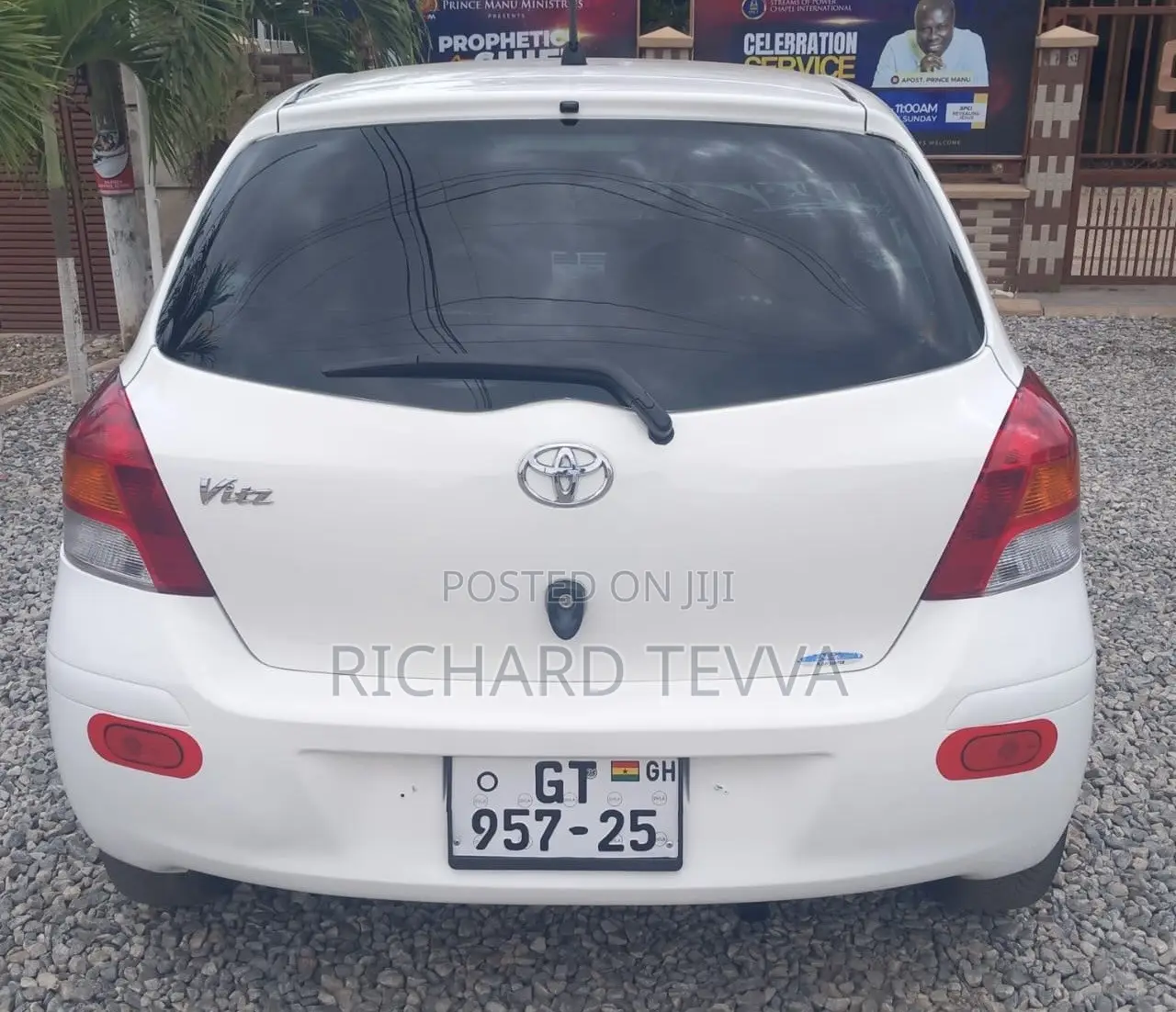 Toyota Vitz 1.3 AWD 5dr 2010 White
