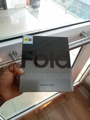 New Samsung Galaxy Z Fold4 256 GB Black