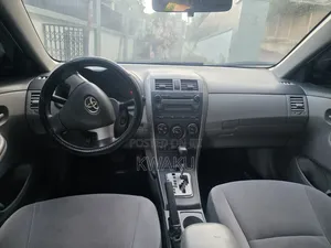 Toyota Corolla 2010 Silver