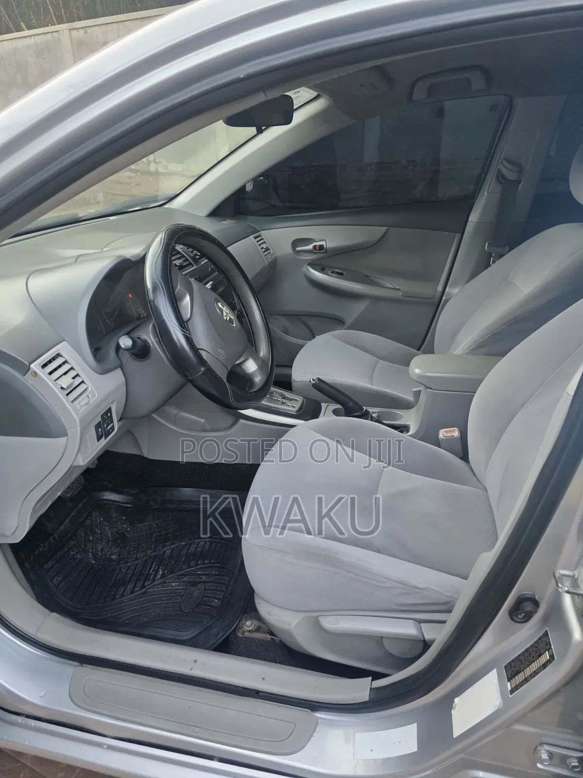 Toyota Corolla 2010 Silver