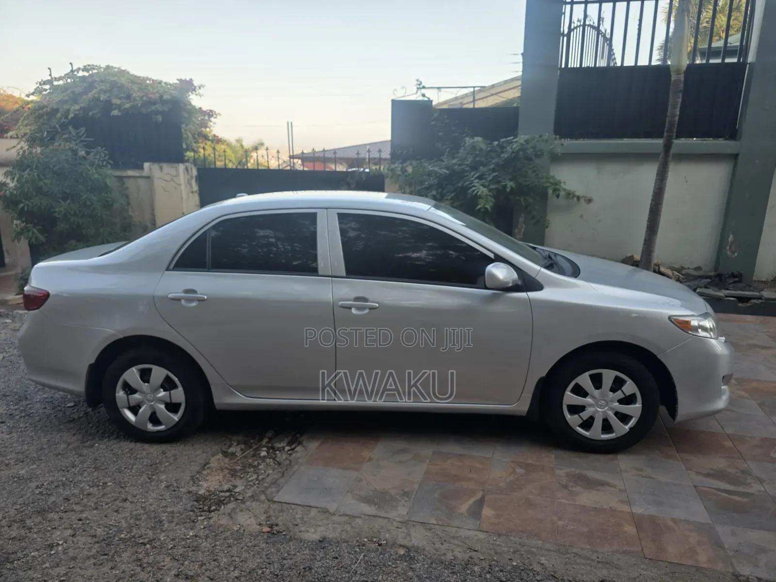 Toyota Corolla 2010 Silver