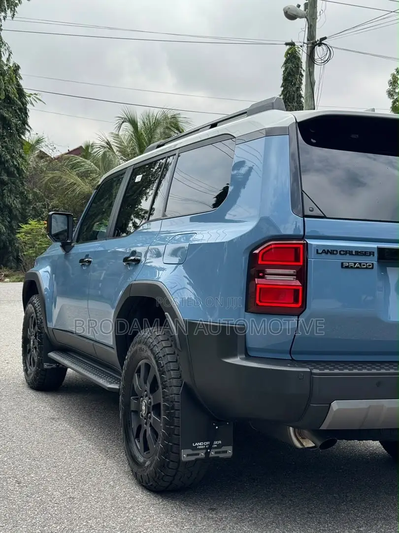 New Toyota Land Cruiser Prado 2.8 2024 Blue
