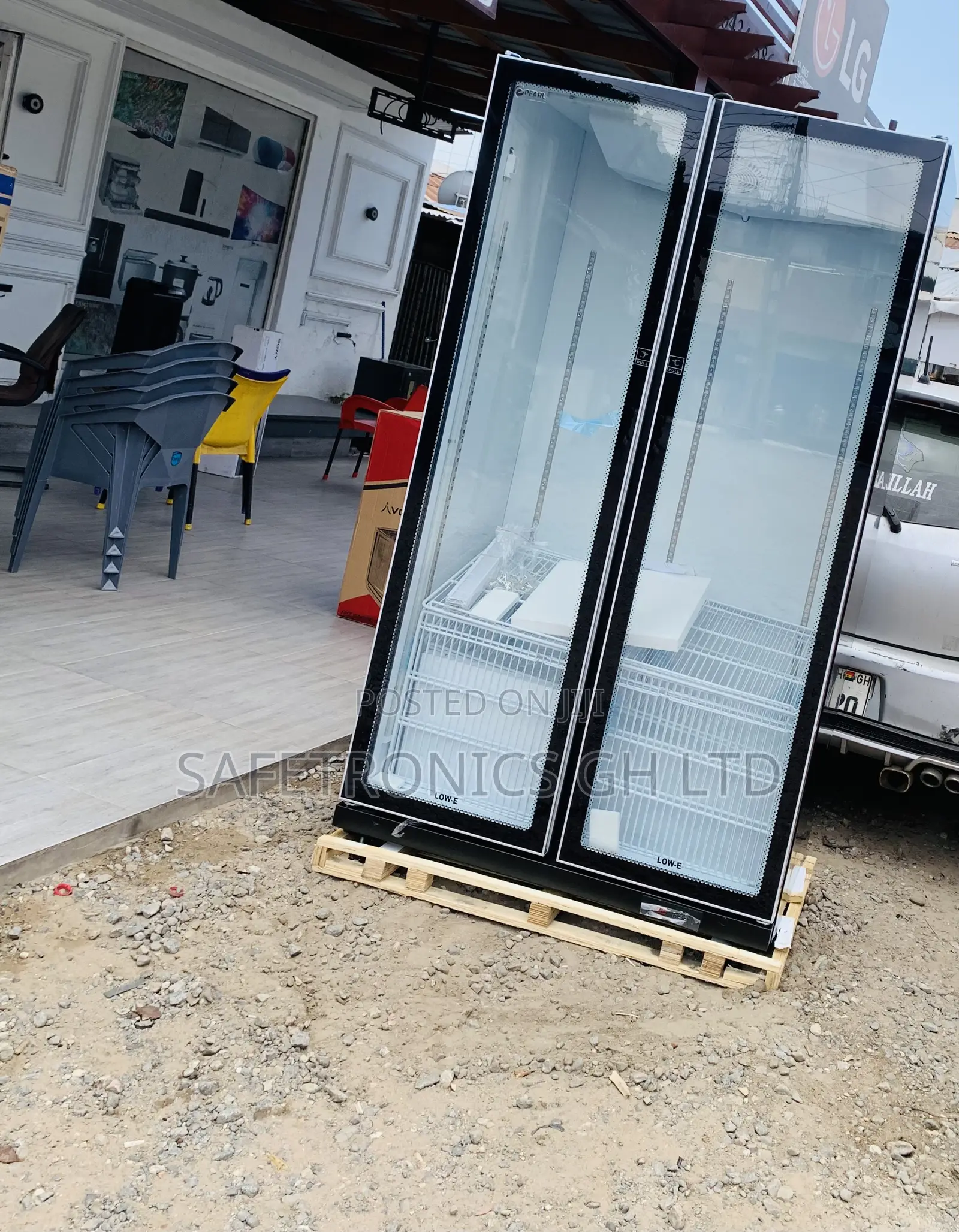 Accurate PVC-801-27AA Pearl 690-Liter Double-Door Glass Display Fridge