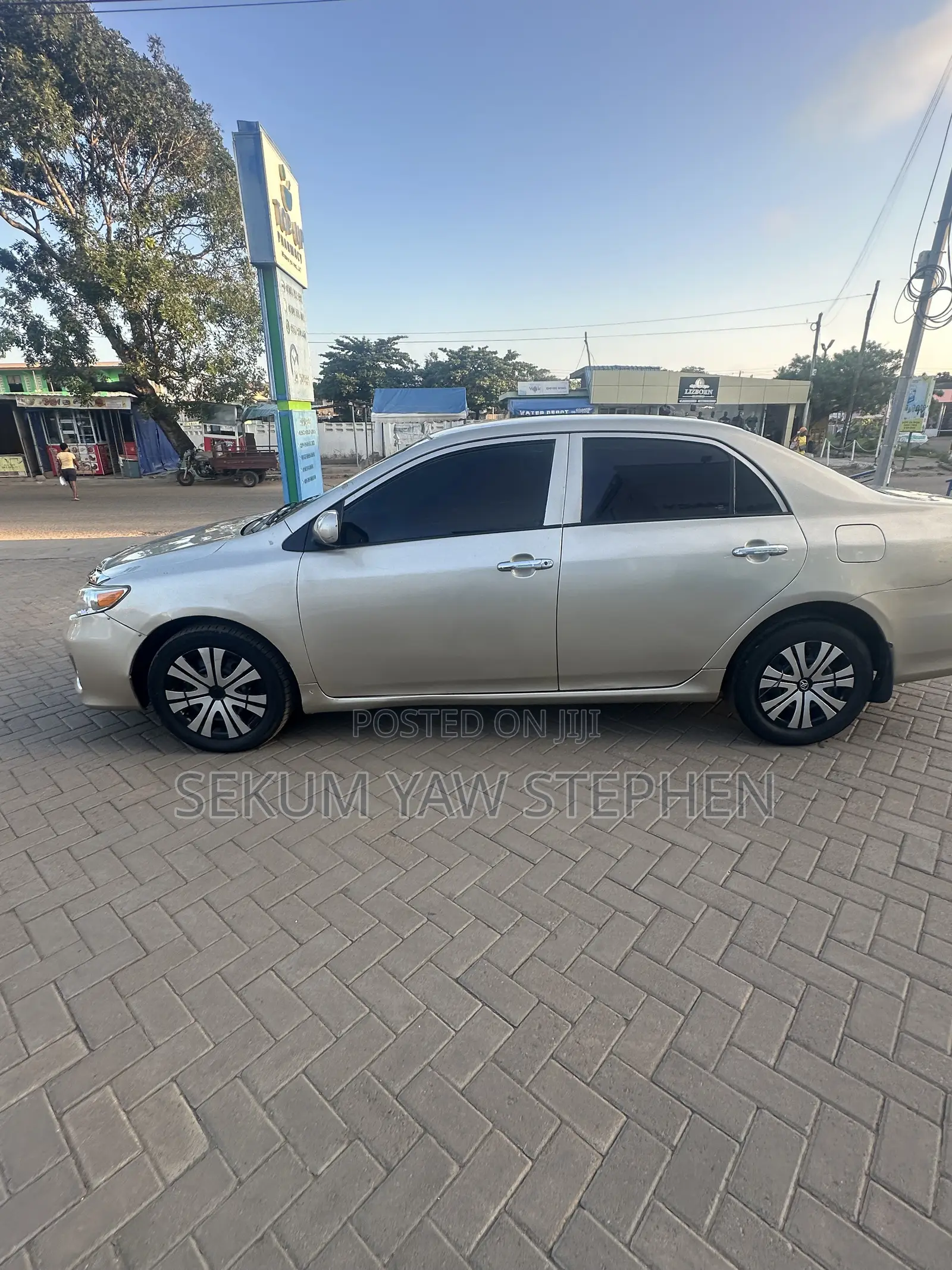 Toyota Corolla 2011 Gold
