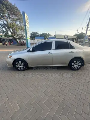 Toyota Corolla 2011 Gold