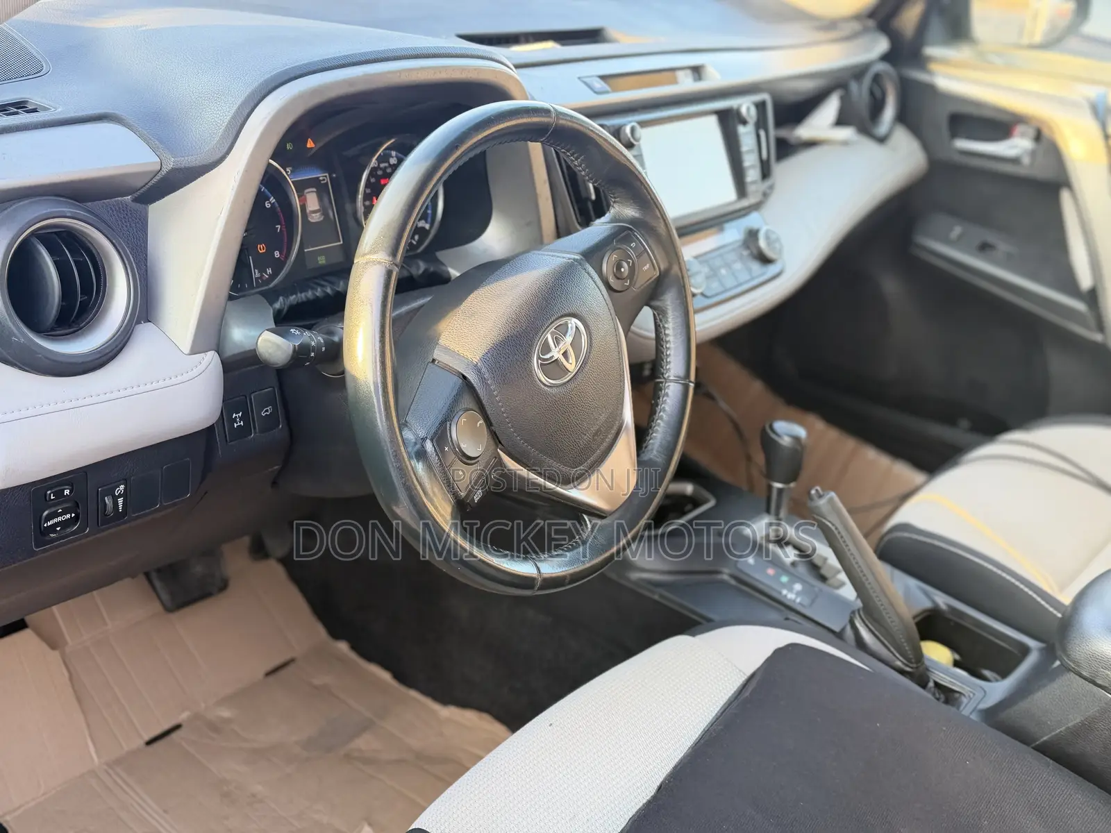 Toyota RAV4 XLE AWD (2.5L 4cyl 6A) 2017 Gray