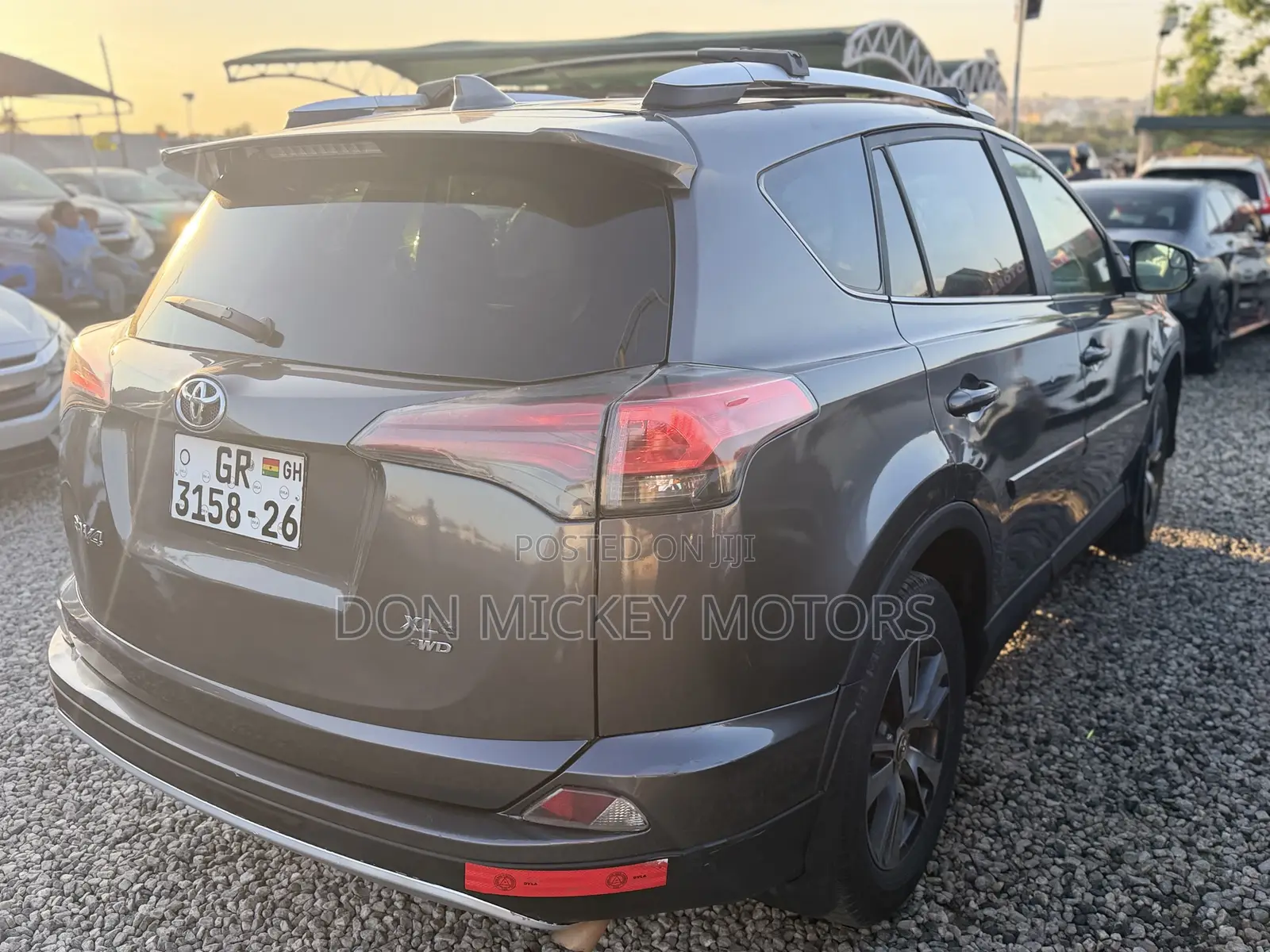 Toyota RAV4 XLE AWD (2.5L 4cyl 6A) 2017 Gray