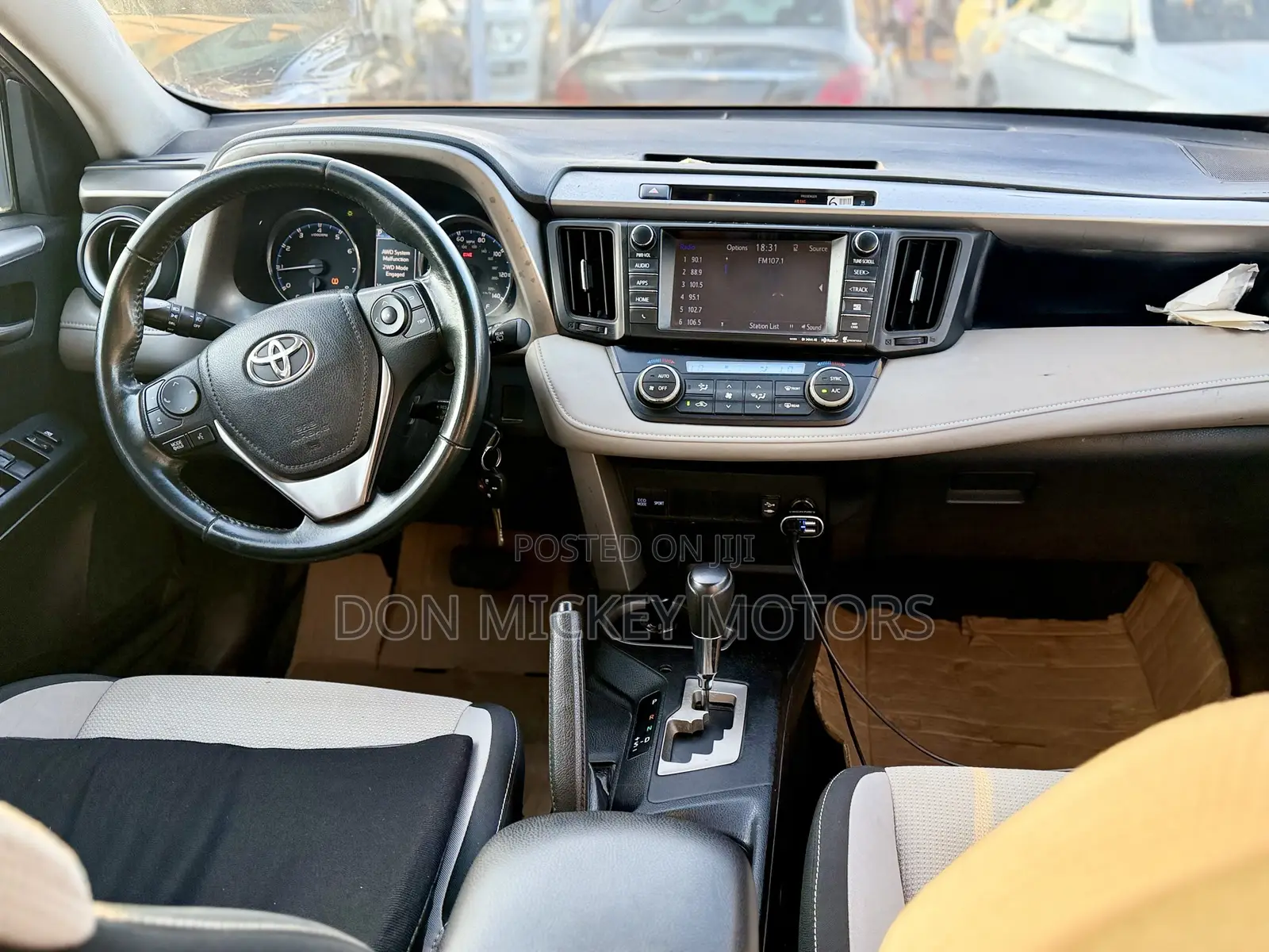 Toyota RAV4 XLE AWD (2.5L 4cyl 6A) 2017 Gray