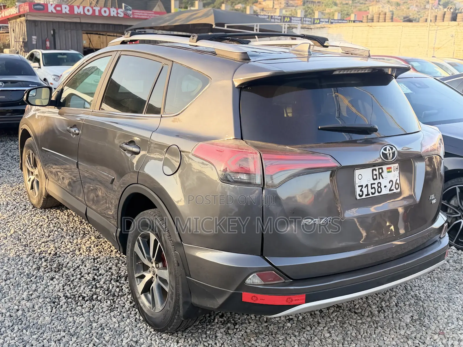 Toyota RAV4 XLE AWD (2.5L 4cyl 6A) 2017 Gray