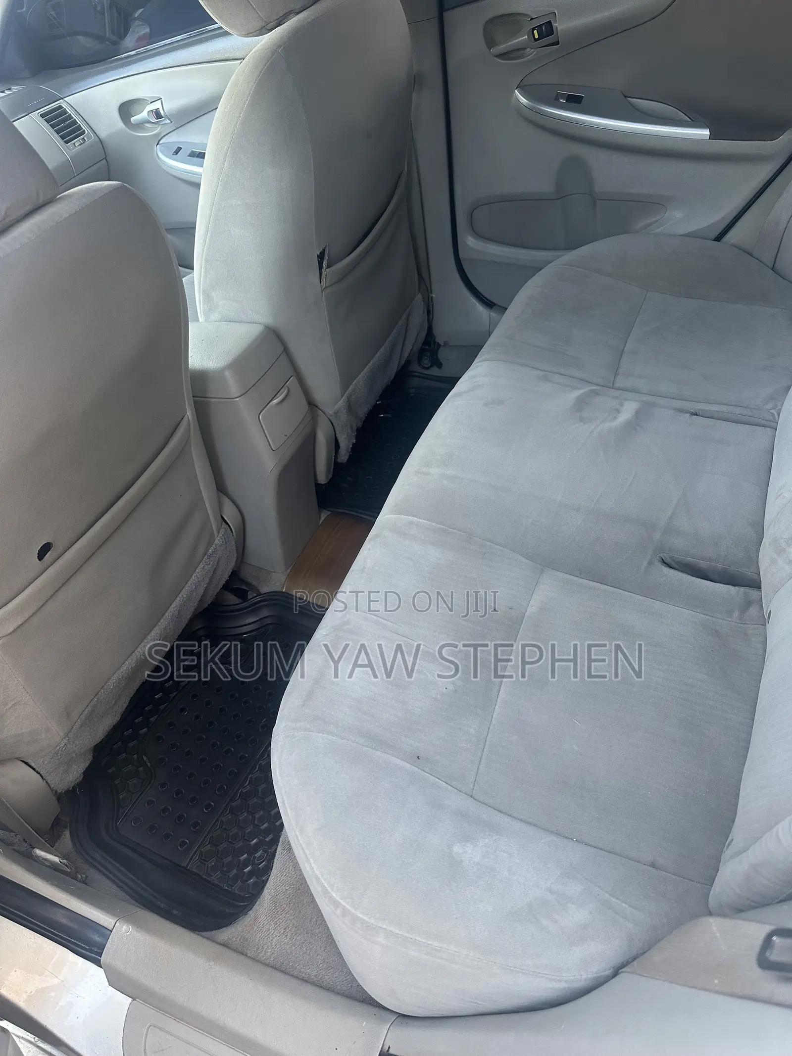 Toyota Corolla 2011 Gold