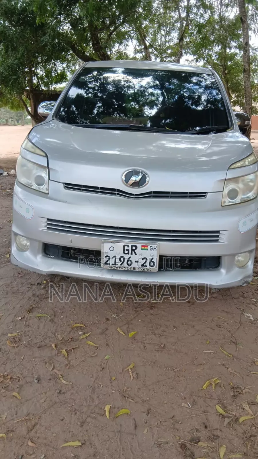 Toyota Voxy 2013 Silver
