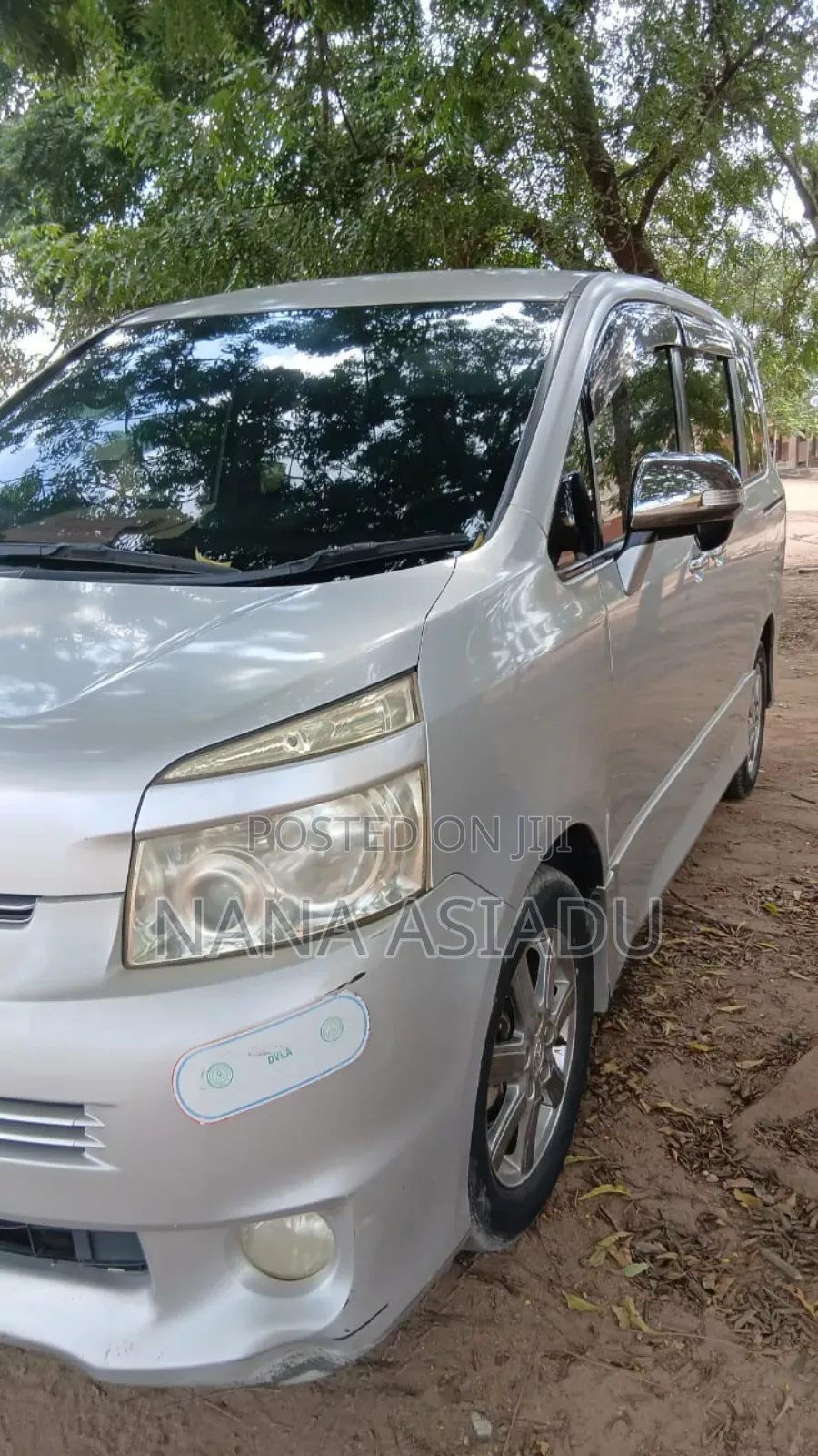 Toyota Voxy 2013 Silver
