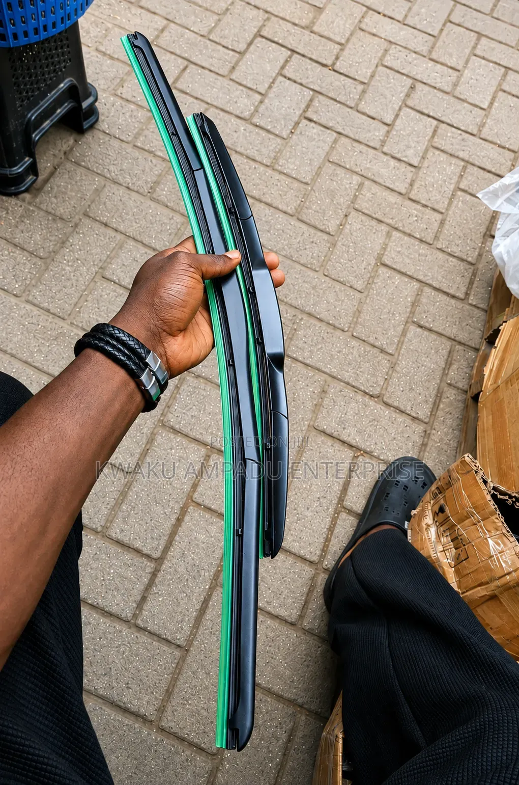 Premium Car Wiper Blade – Smooth & Clear View 16" to 26"