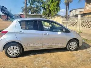 Toyota Vitz 2011 Silver