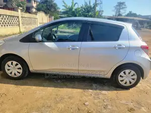 Toyota Vitz 2011 Silver
