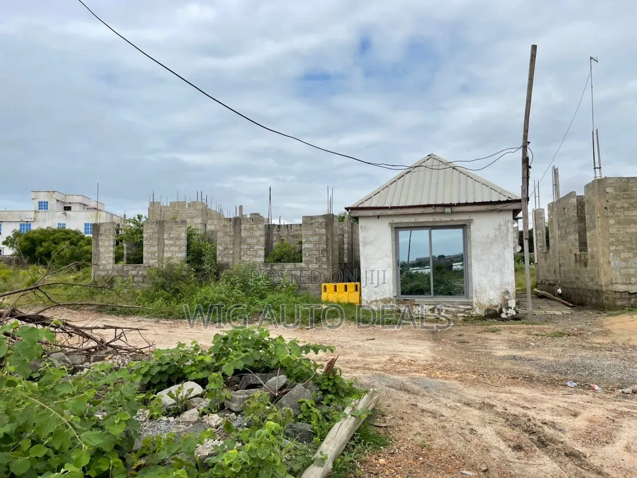 80/75 Plot of Land With Non Uncompleted 7bedroom on It for Sale
