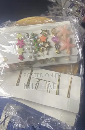 Hair Clip for Ladies Hair,comes in Different Designs