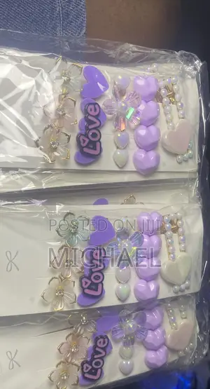 Hair Clip for Ladies Hair,comes in Different Designs